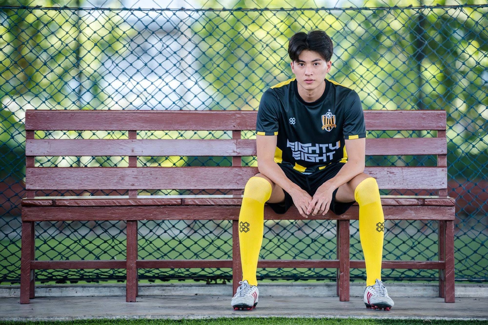 足球少年糕卡娜：热爱足球的他快乐无比