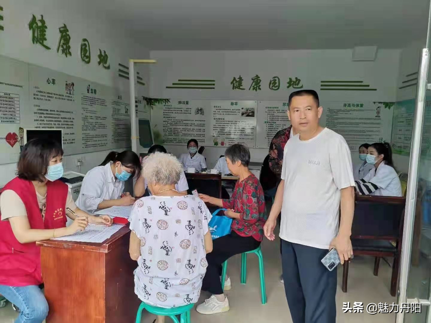 我为群众办实事送温暖进社区活动,我为群众办实事送医下乡