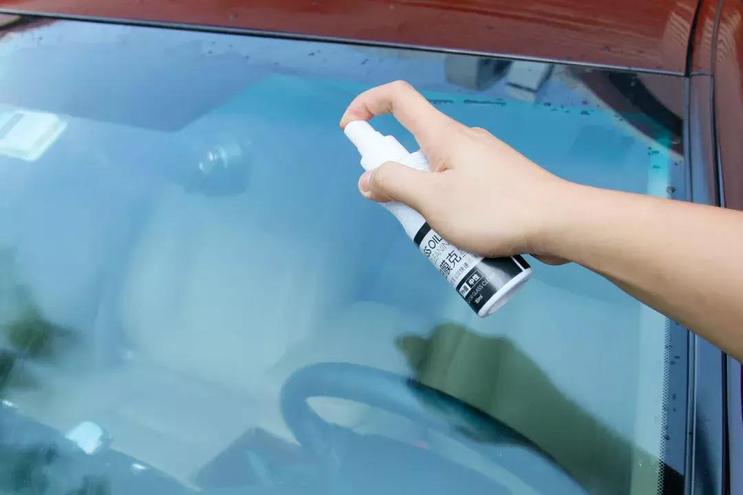 车前挡风玻璃油膜怎么去除妙招,去除车前挡油膜