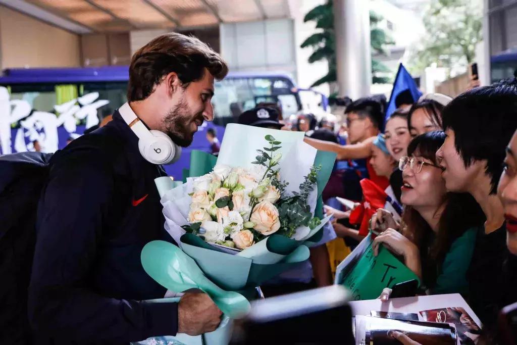 巴黎圣日耳曼抵达深圳,巴黎圣日耳曼姆巴佩一条龙