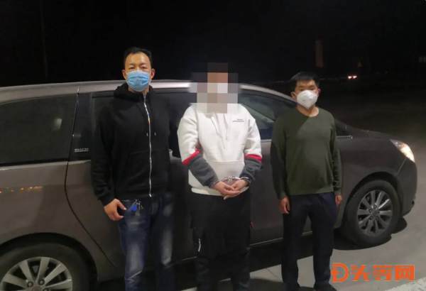 小伙涉骗10万被人抓获,网上被骗1500元直播抓捕