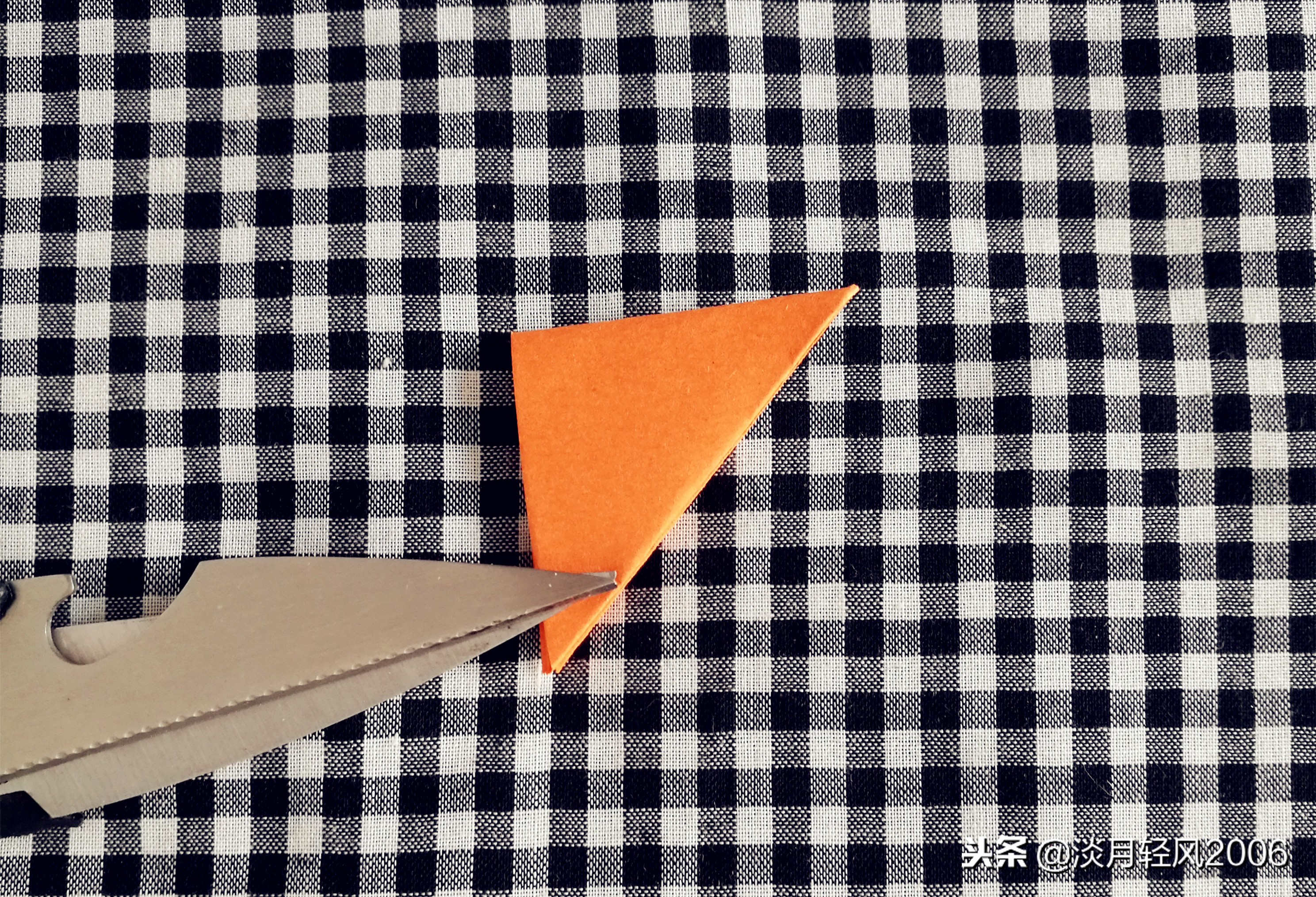 卡纸手工制作小花,用卡纸和棒棒糖做小花送给孩子