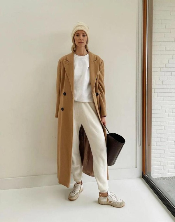 聪明女人穿大衣搭五种裤子有气质,见过世面的女人穿衣搭配