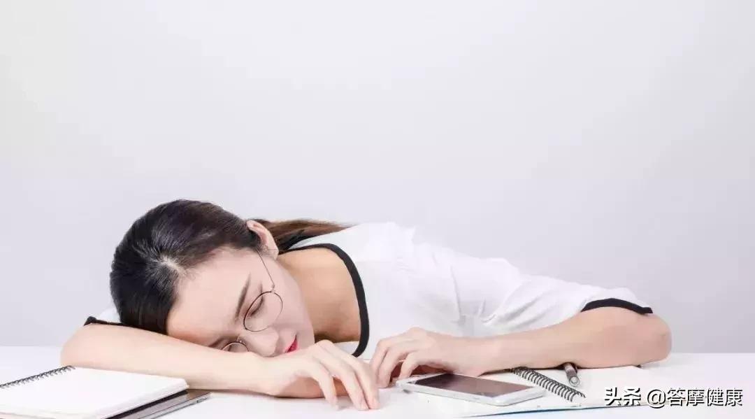 经期冒冷汗心跳加速,经期痛到发冷汗怎么回事