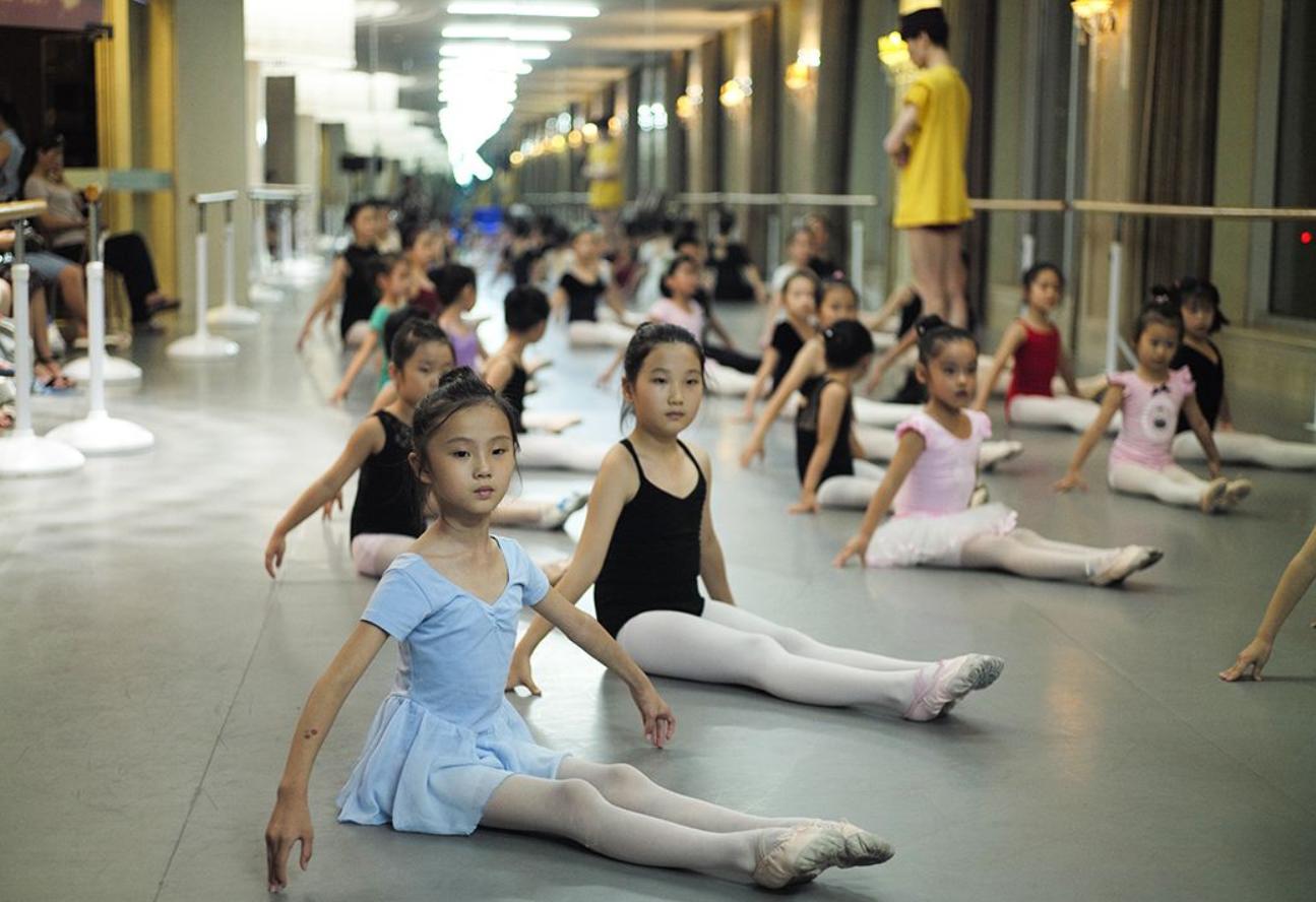 姚明12岁女儿身高直逼父亲肩头,姚明身高和他女儿身高