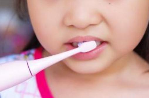 刷牙时牙龈出血是什么原因引起的,一刷牙牙龈就出血是缺维生素c吗