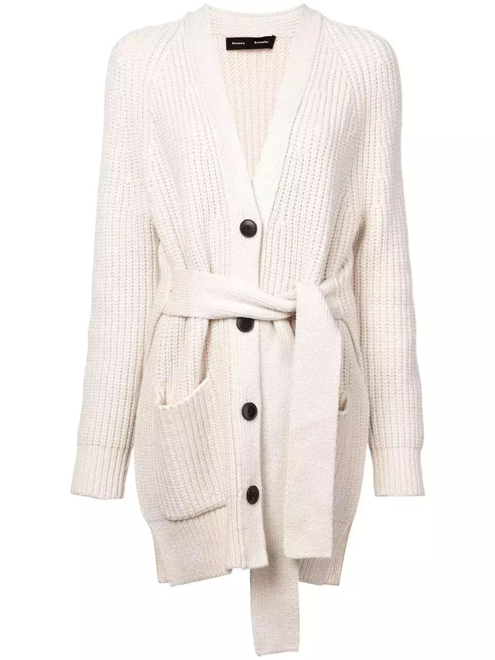 翻翻衣柜,整理衣柜翻到多年前穿的衣服