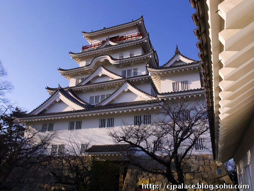 日本魔法城堡,日本城堡和欧洲城堡