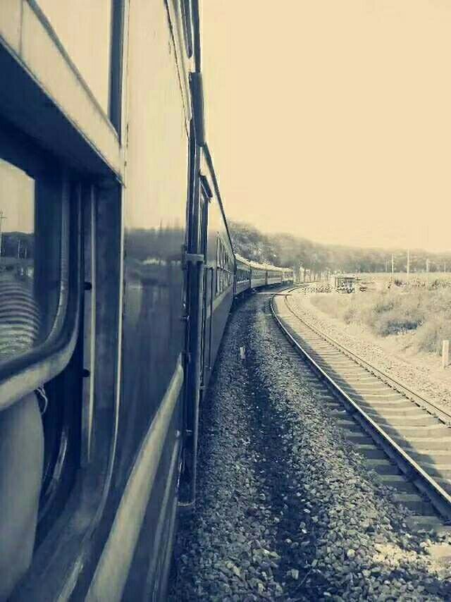 只因为在人群中多看了你一眼歌名,只因为在人群中多看了你一眼