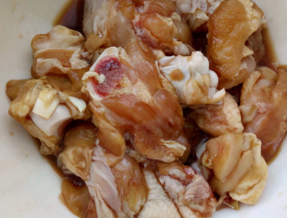 黄焖鸡怎么做又嫩又滑,黄焖鸡怎么烧得软烂入味