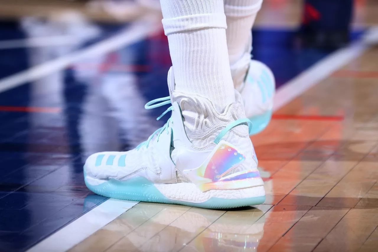 ericemanuel阿迪达斯篮球鞋,性能超好且颜值超好的篮球鞋