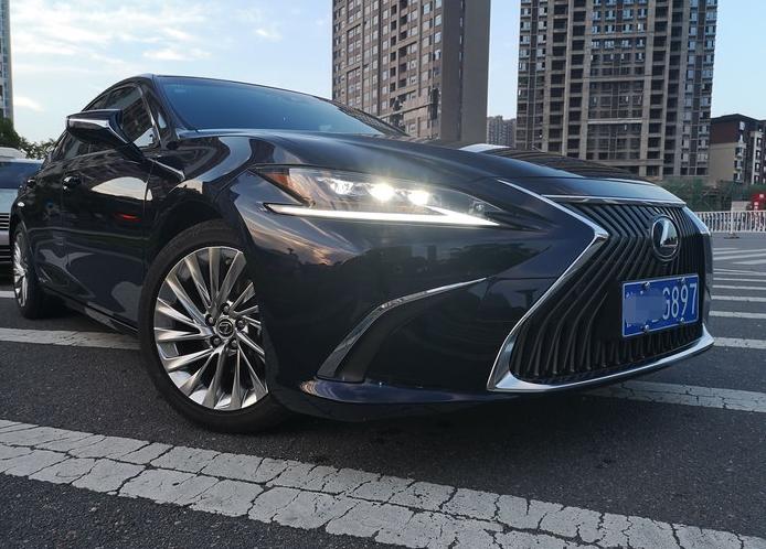 一直纠结雷克萨斯es和宝马5系,40万没买奔驰宝马