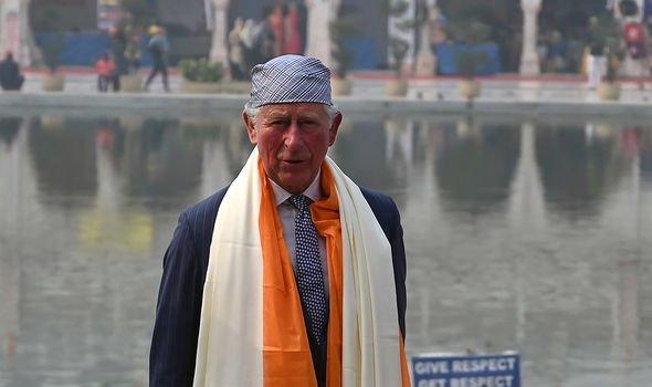 环游世界如何买衣服,环游世界购买的皮肤怎么穿