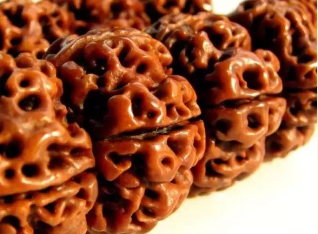 男人佩戴手串有什么好处,男人适合佩戴什么手串念珠