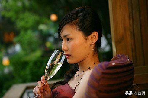 喝酒可以看出女人的性格很准,喝酒的女人不一般