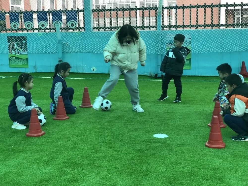 嘉禾县幼儿园特色足球活动,幼儿园快乐足球活动指南