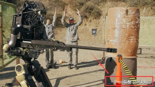 遭遇百般霸凌后,机器人竟将枪口对准人类