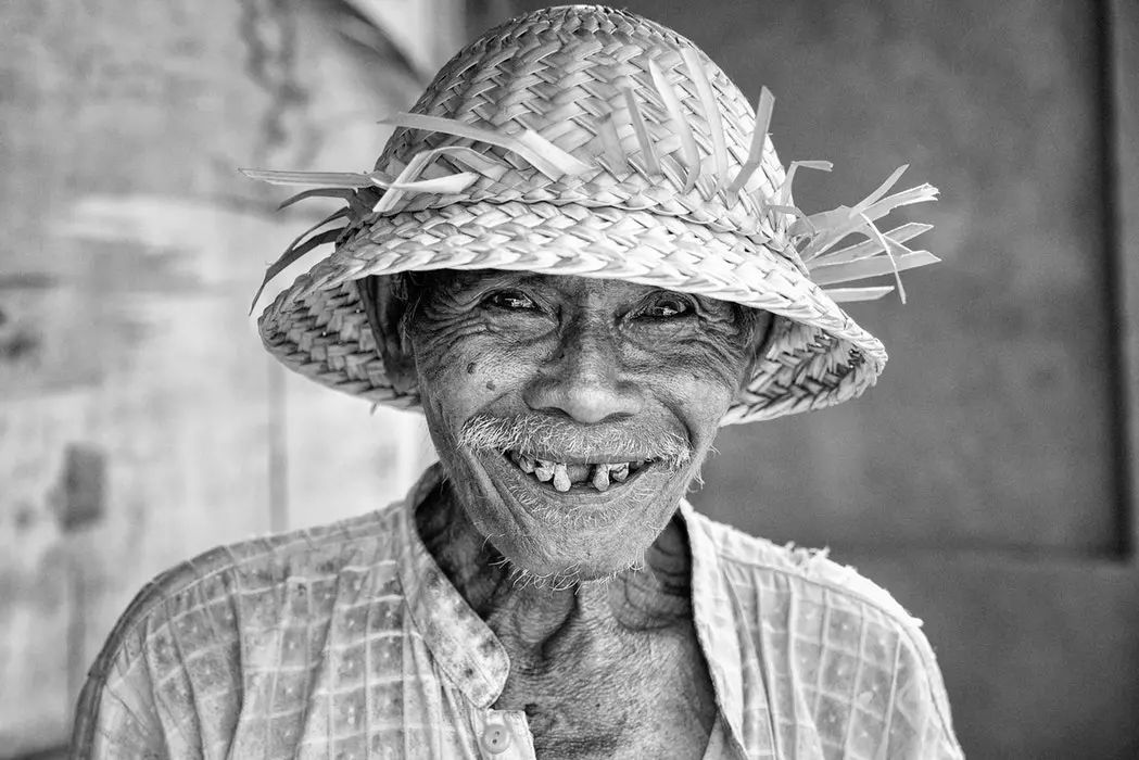 为什么洗牙价格相差这么大,普通洗牙和舒适洗牙有什么区别