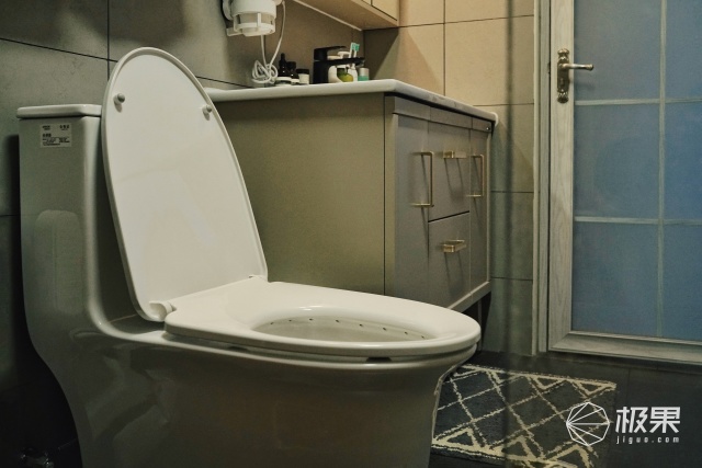 新型永不堵塞节水马桶,换一个智能马桶