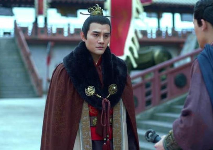 古代战袍披风斗篷,古代大将披风是怎么穿的