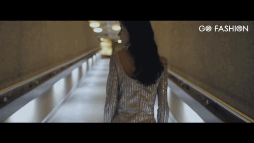 张予曦戴金丝框眼镜,张予曦银色服装