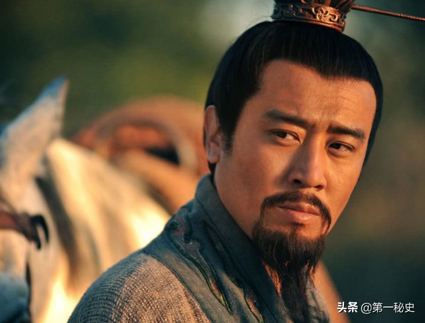 刘备是如何一步步从一个平民成为一代枭雄的？