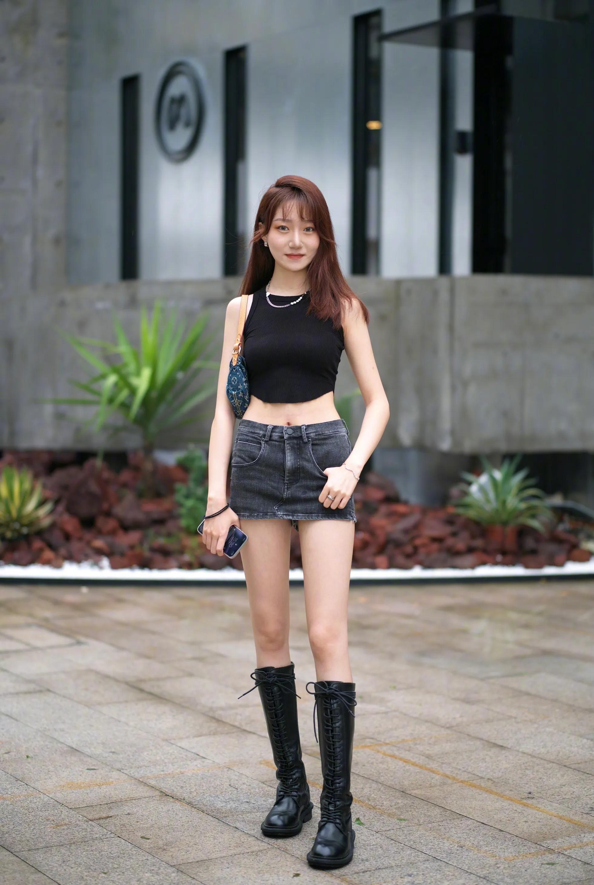 牛仔短裙怎么搭配才洋气？8套穿搭示范看一看