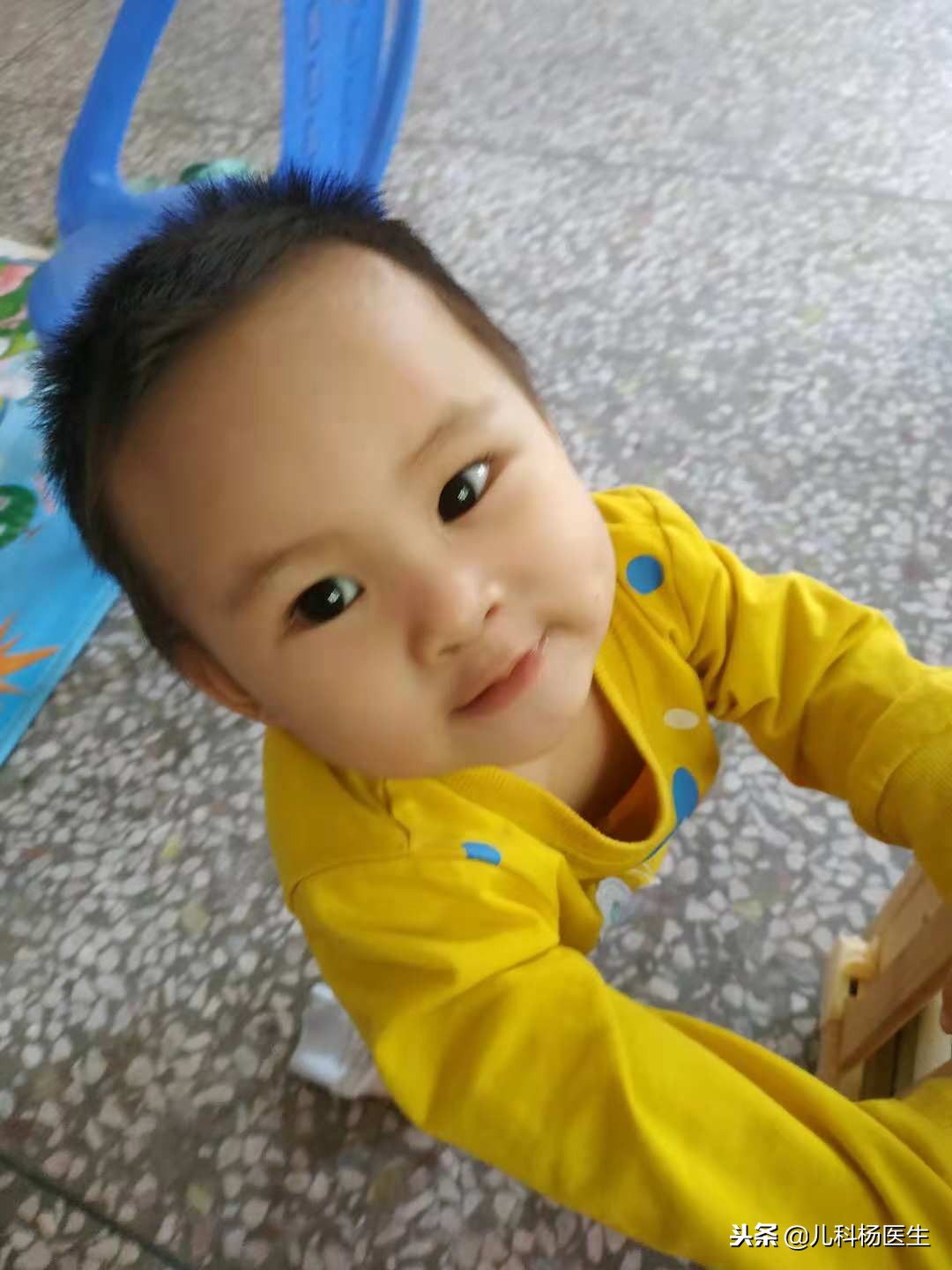 宝宝湿疹涂了炉甘石又严重了,宝宝湿疹抹了药更严重了