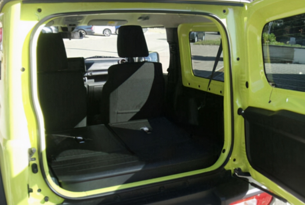 1.5排量吉姆尼越野车,新款铃木吉姆尼实拍图造型经典