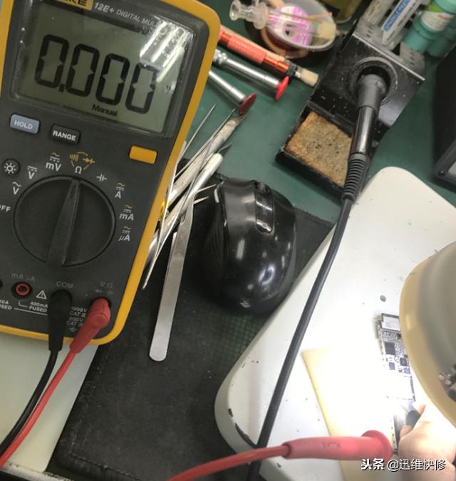 iphone8p黑屏死机,iphone8p突然黑屏假死机