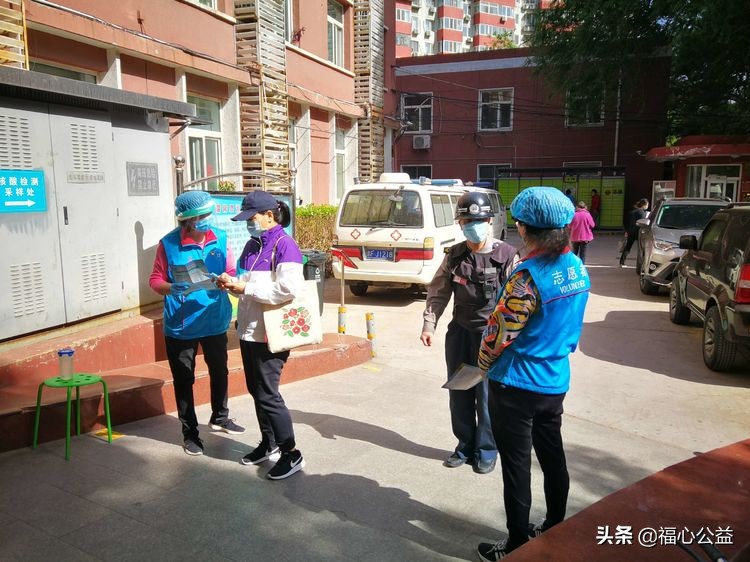 医院志愿者服务队,医院志愿者坚持上岗