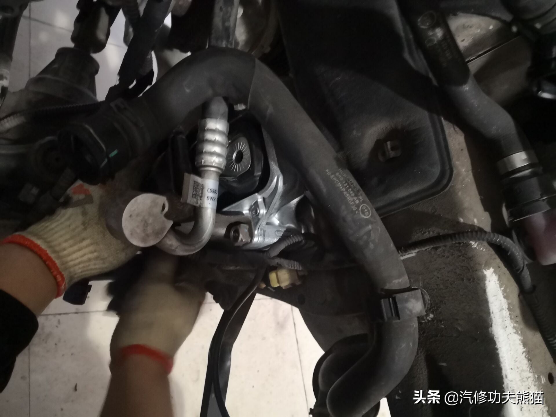 奥迪为何不能解决发动机烧机油,奥迪q5lea888三代发动机烧机油么