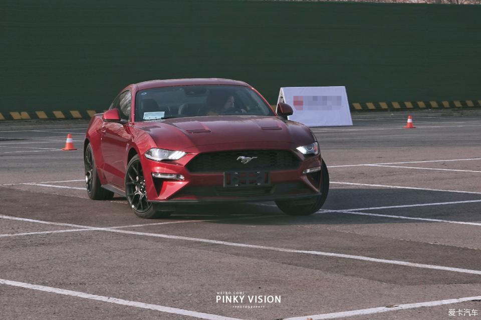 野马mustang宝石红,mustang提车真实评价