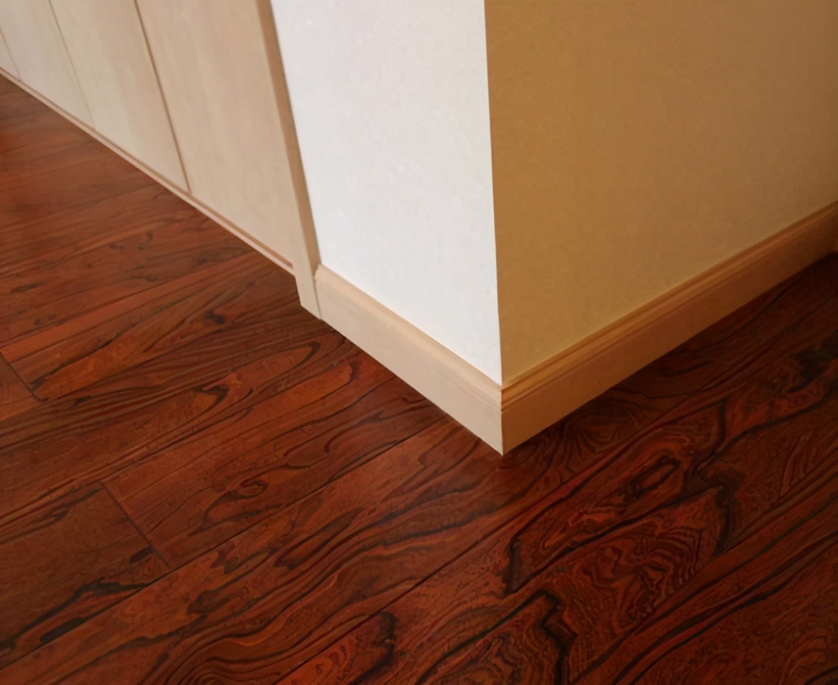 墙板踢脚线外凸好还是内嵌好,踢脚线要内嵌还是外装