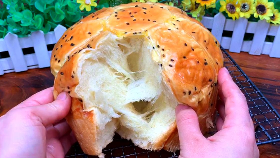 如何自制面包最简单的,用电饭煲做面包学生党不用蛋糕粉