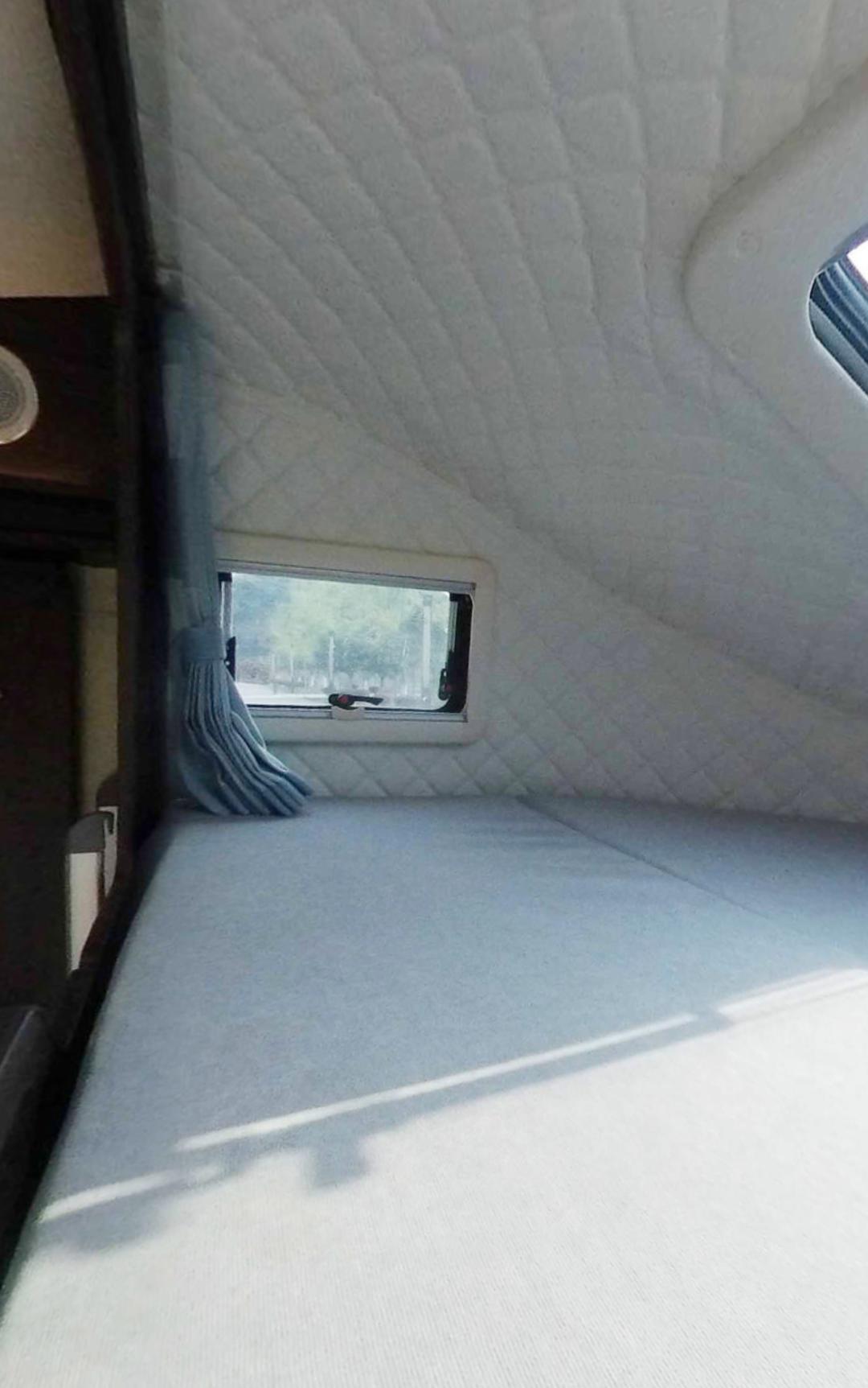 凤凰上途C1双拓旗舰版可住6人的“蓝精灵”48V20度电水电高配