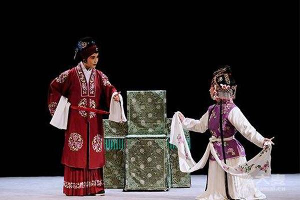 从《莺莺传》到董《西厢》，再到王《西厢》，经过了怎样的演变？