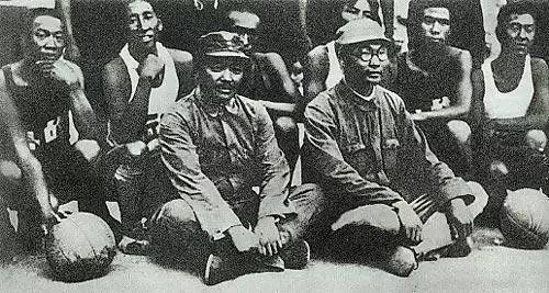 不是国球，亦非“第一运动”，篮球为什么能在中国开花结果？