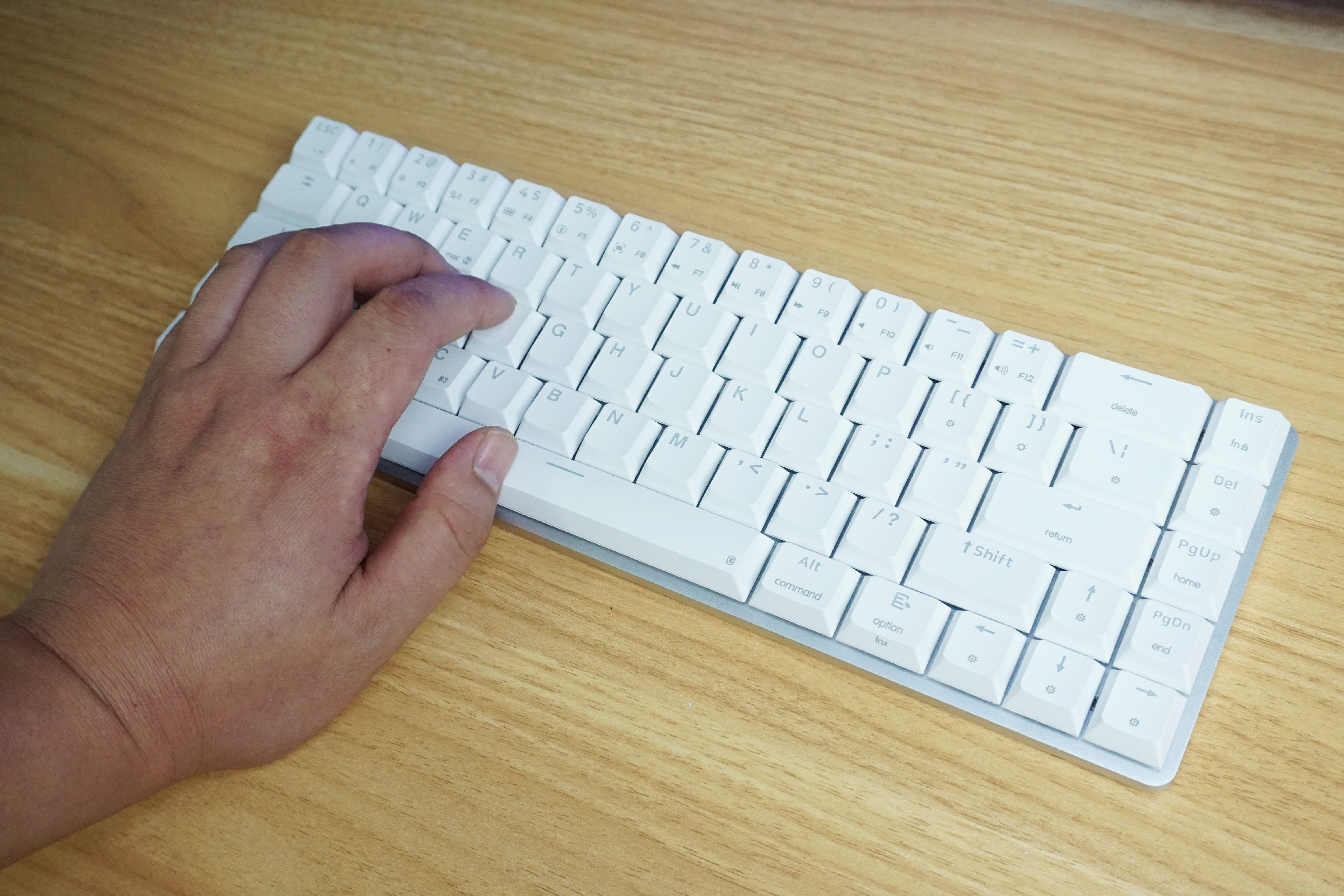 小呆虫机械键盘有线版本外观,小呆虫机械键盘有104键吗