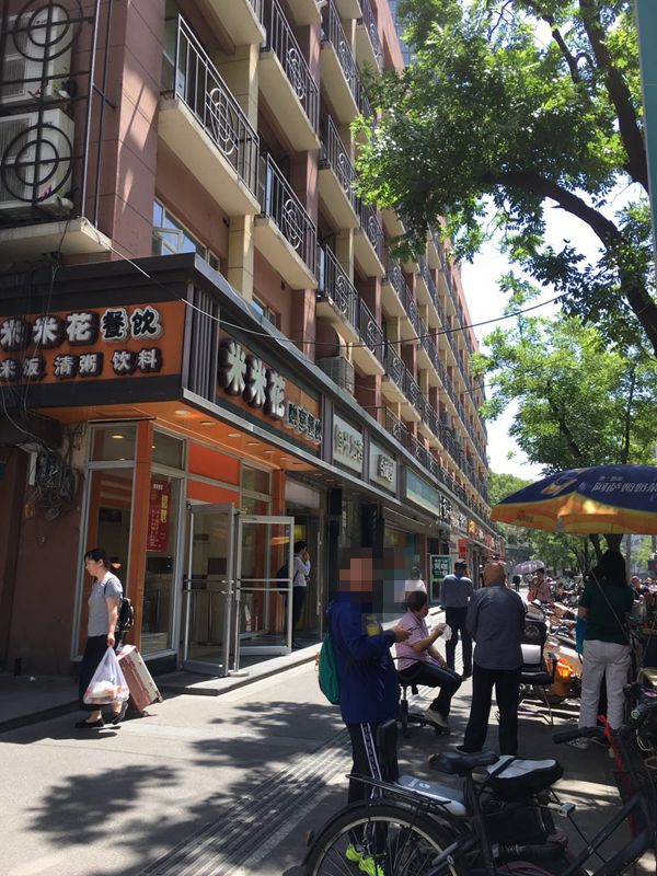 一路之隔房价相差8万多,一路之隔的房价相差几十万