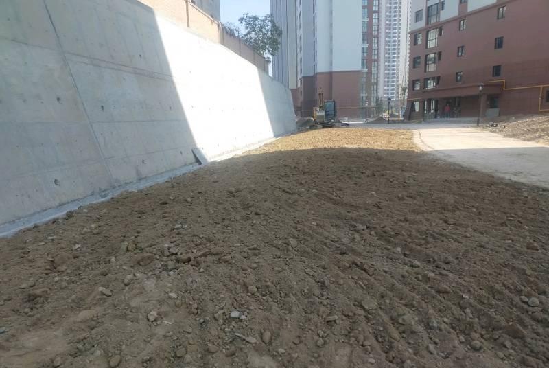 三一sy60c的发动机盖怎么打开,三一sy60c为什么没有电瓶开关