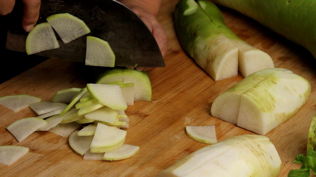 为什么饭店腌萝卜那么好吃？原来秘诀在这里，脆爽入味又简单