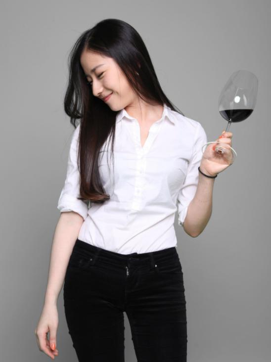 从留学女到醉鹅娘，从鄙视红酒却把红酒卖出2个亿，她经历了什么