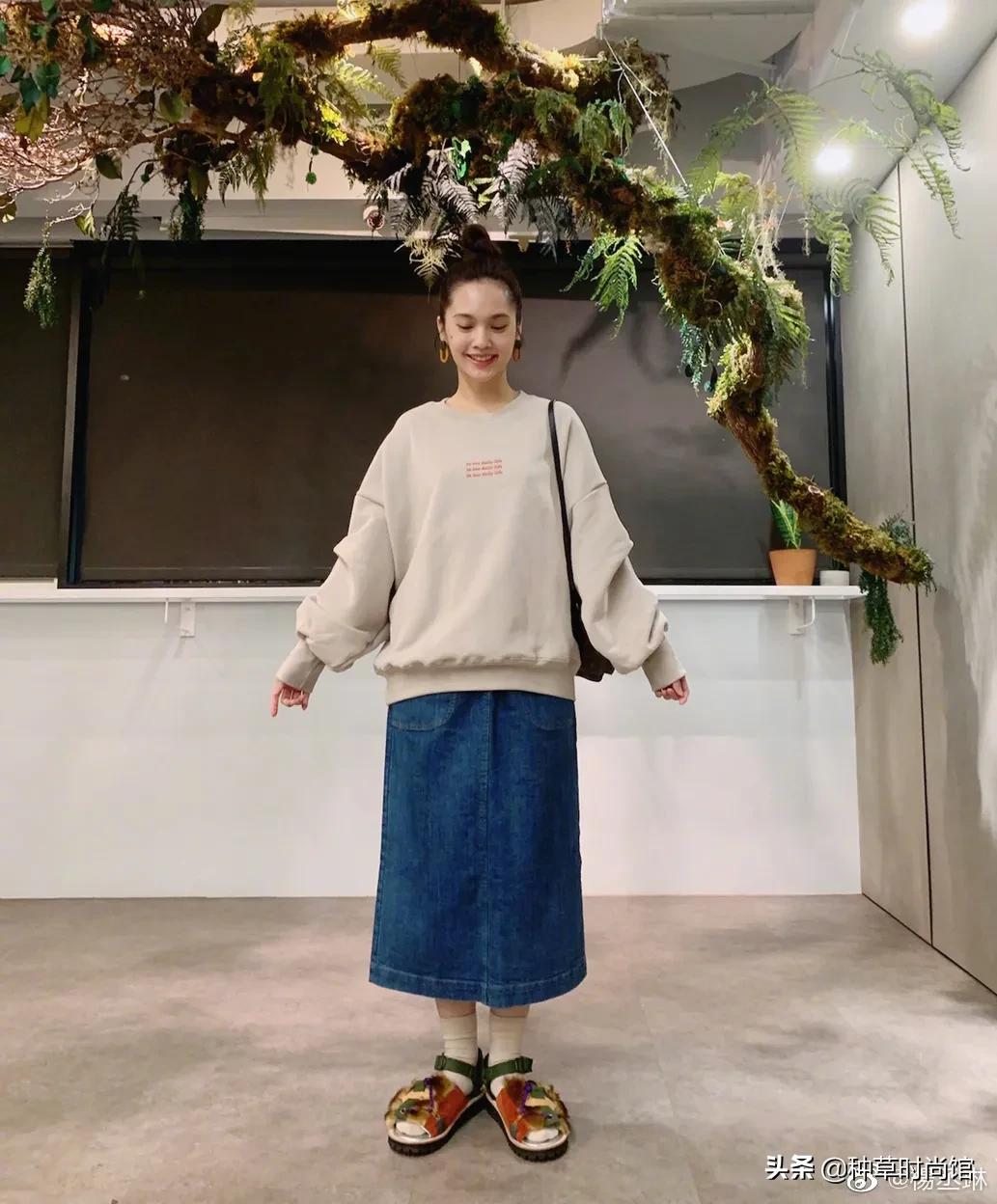 秋冬新款上新卫衣穿搭,今年秋款卫衣的流行款式