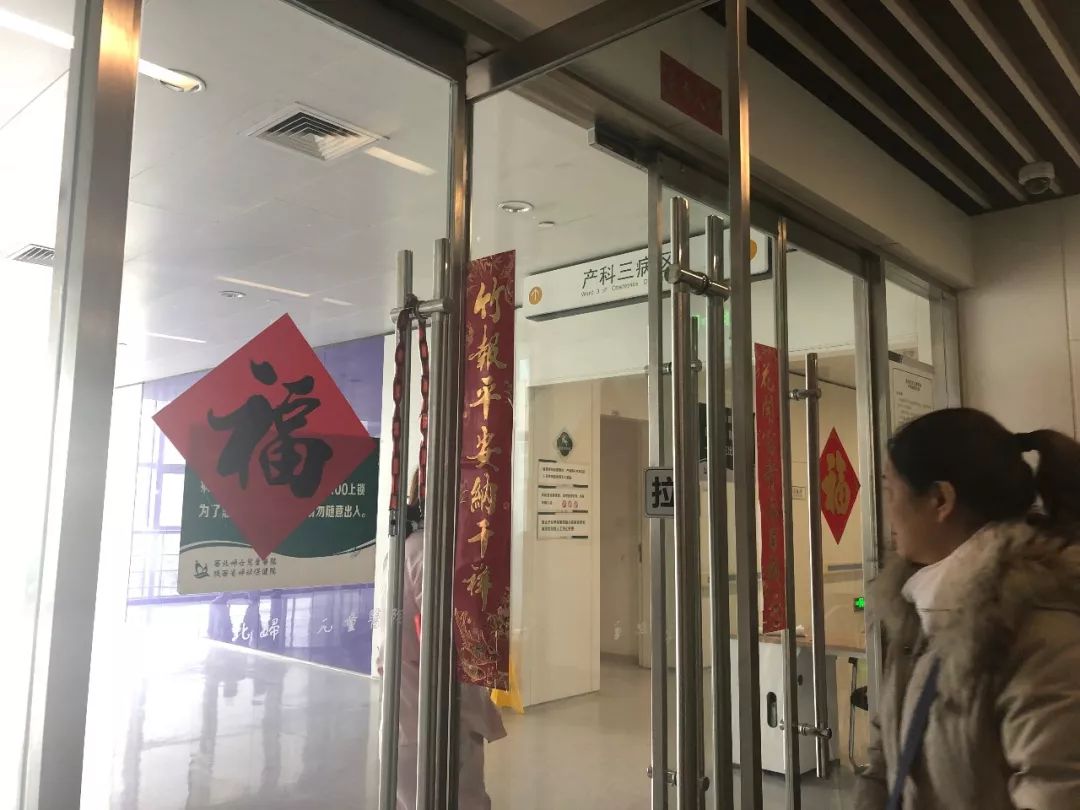 财源滚滚随春到春联怎么贴,春联福气满满财源滚滚