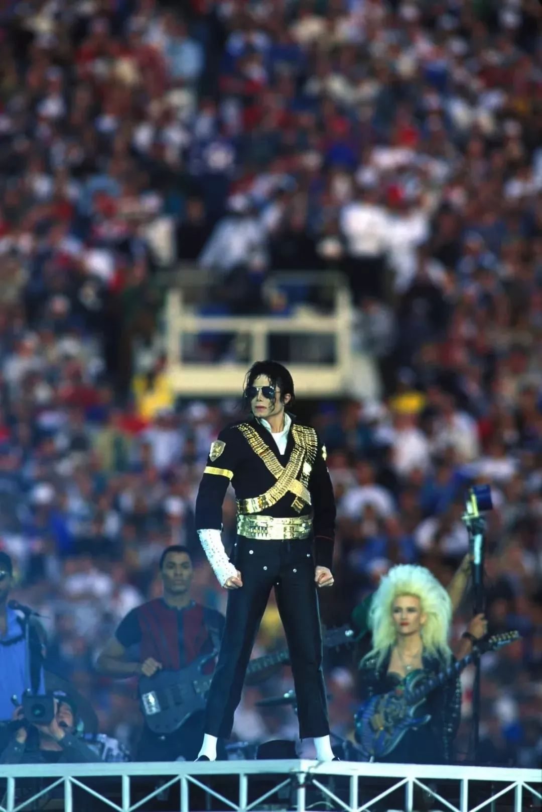 迈克尔杰克逊被误解的一生,迈克尔杰克逊惨痛的一生