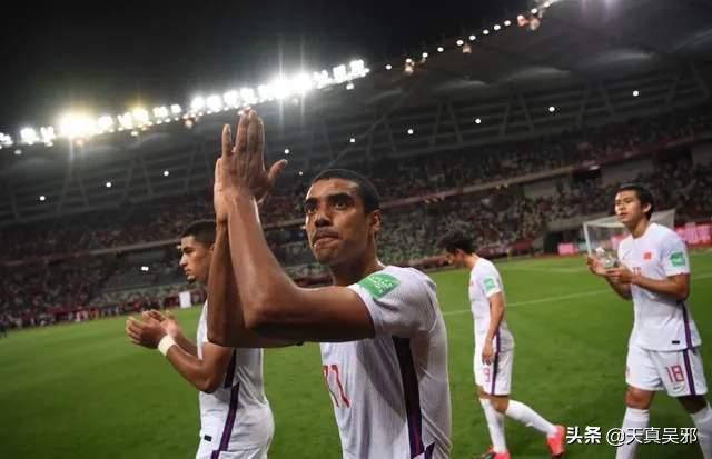 这又虐又暖的一幕，也许会让你喜欢上足球