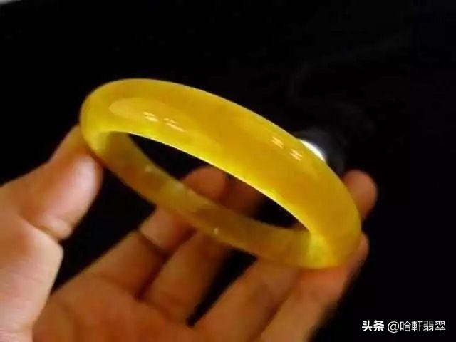 世界上最珍贵的冰种鸡油黄翡翠,被名字耽误的四款好酒