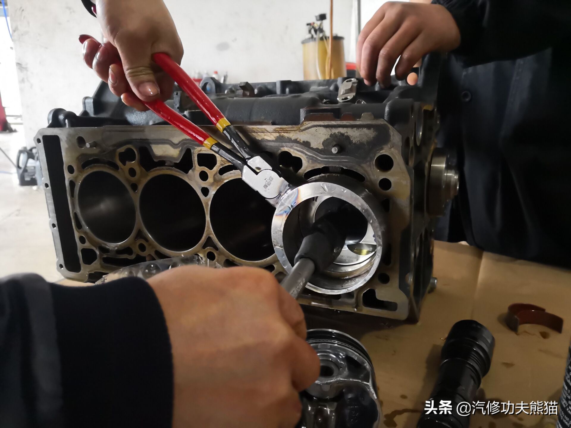 奥迪为何不能解决发动机烧机油,奥迪q5lea888三代发动机烧机油么