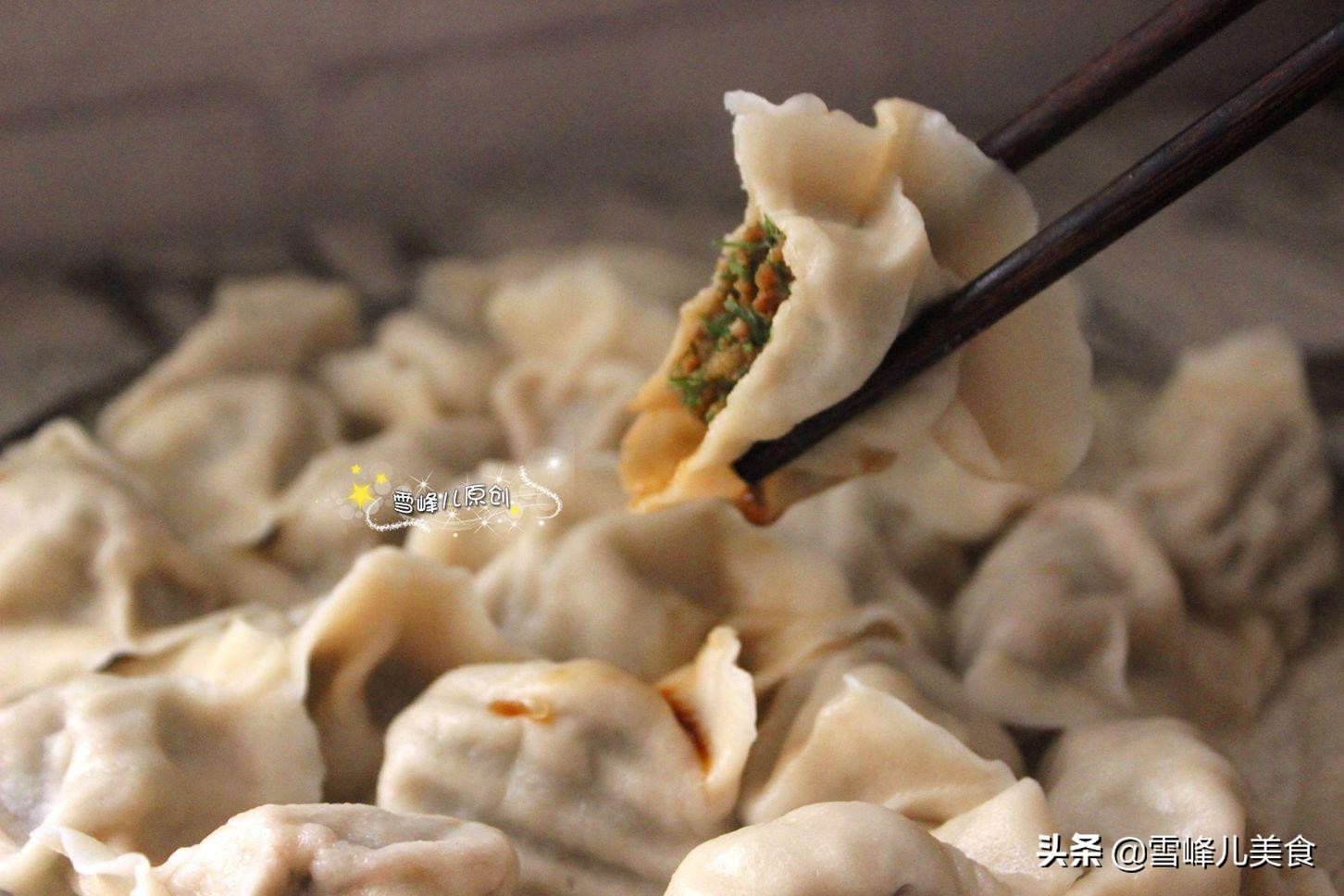 拌饺子馅先加水还是先放油,拌饺子馅先放菜先放油